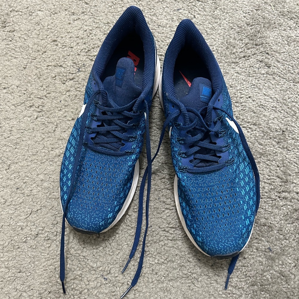 Nike Men’s Zoom Pegasus 35 Blue Athletic Running Shoes w/ Breathable Knit Upper